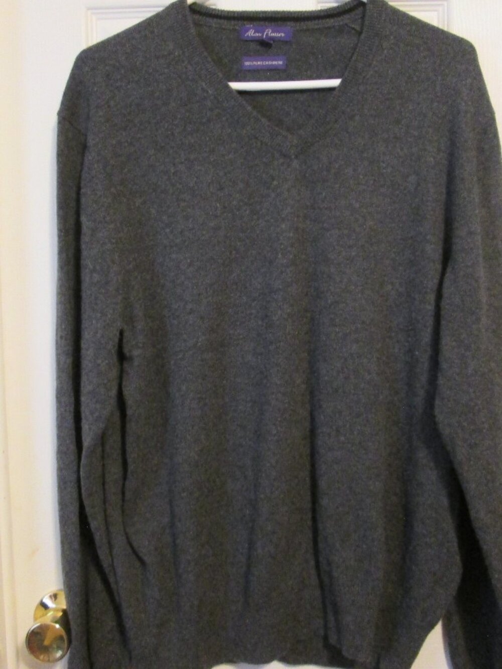 Alan Flusser Preppy Men's 100% Cashmere Dark Gray V-neck Sweater Size Medium